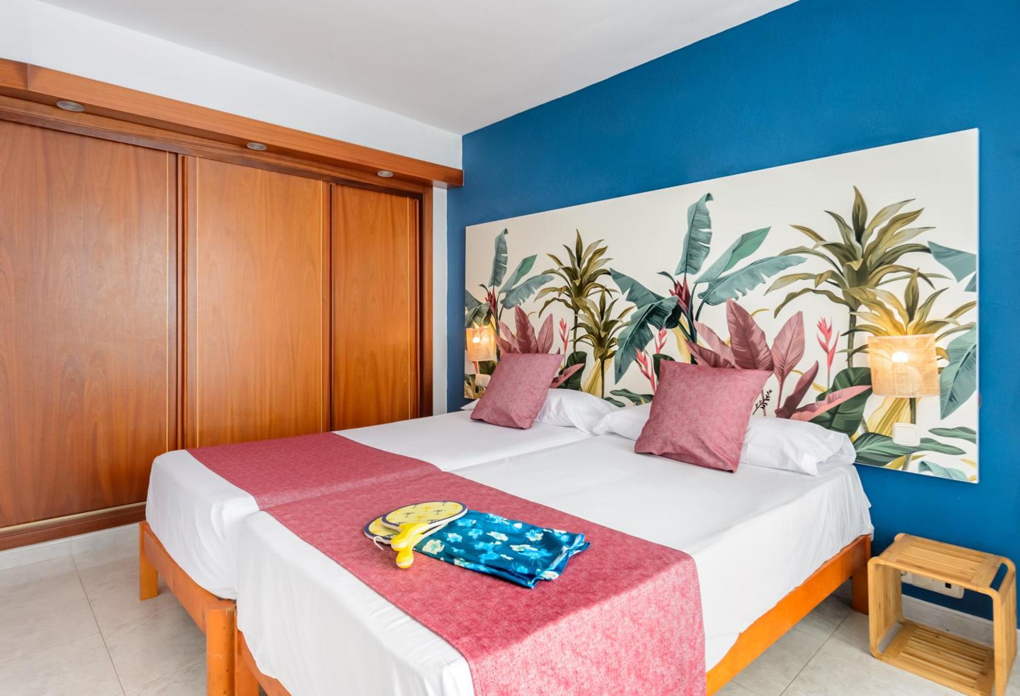 Two-Bedroom Apartment Sea View